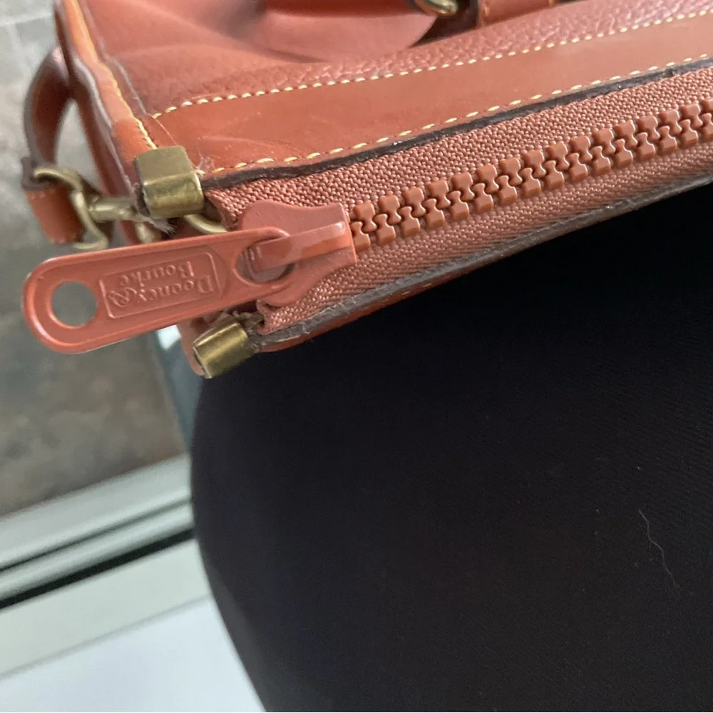 Vintage Dooney & Bourke Like New One Owner Clean Leather Satchel Crossbody Bag - Picture 6 of 7